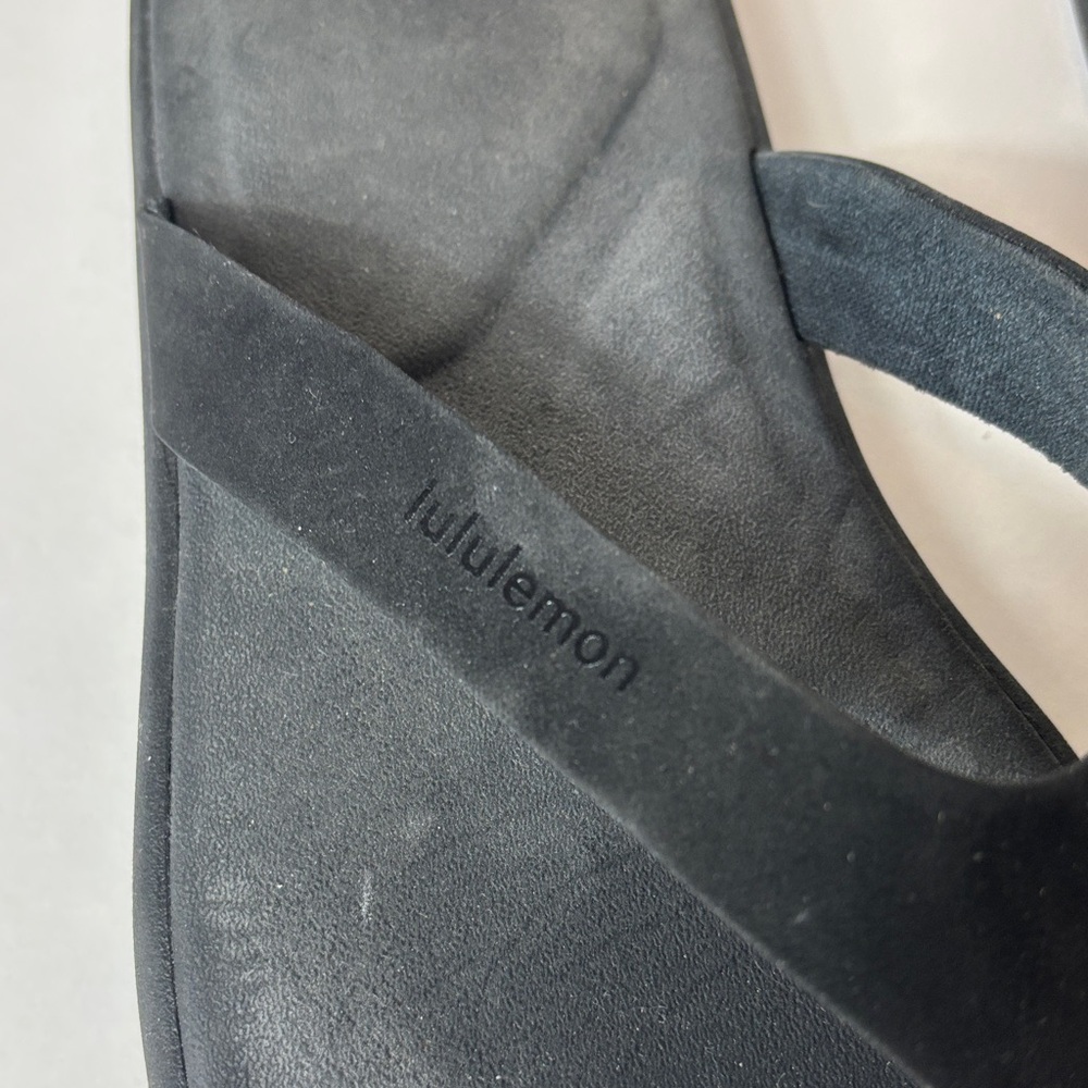 lululemon athletica Black Sandals Flip Flops Size 9 - Picture 5 of 6